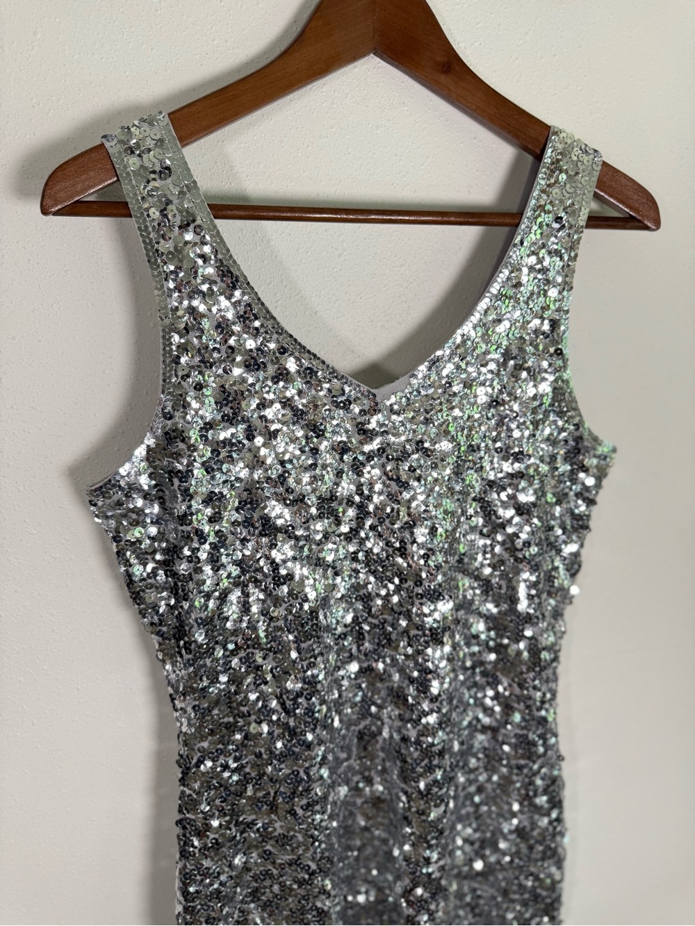Silver Sequin Cocktail Party Dress Size M Sleeveless V Neck Sparkle - Picture 7 of 9
